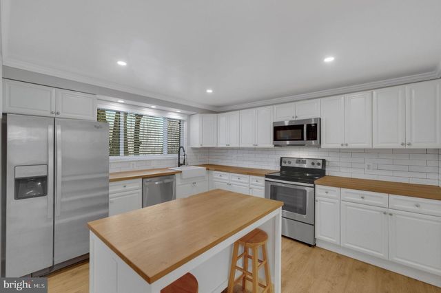 16080 DEER PARK DR, Dumfries, VA 22025