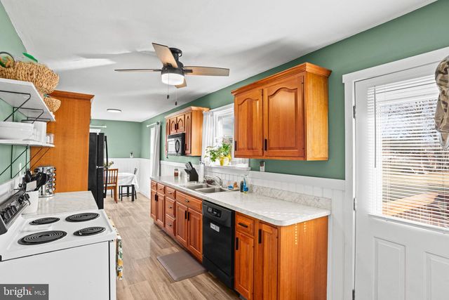 1 ASH LANE, Cleona, PA 17042