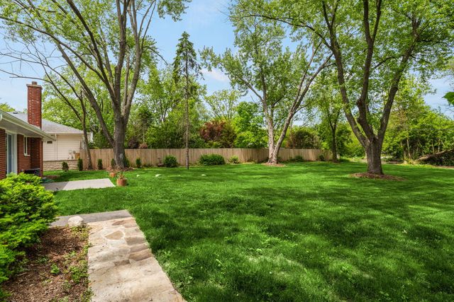 1010 W Elm Street, Palatine, IL 60067