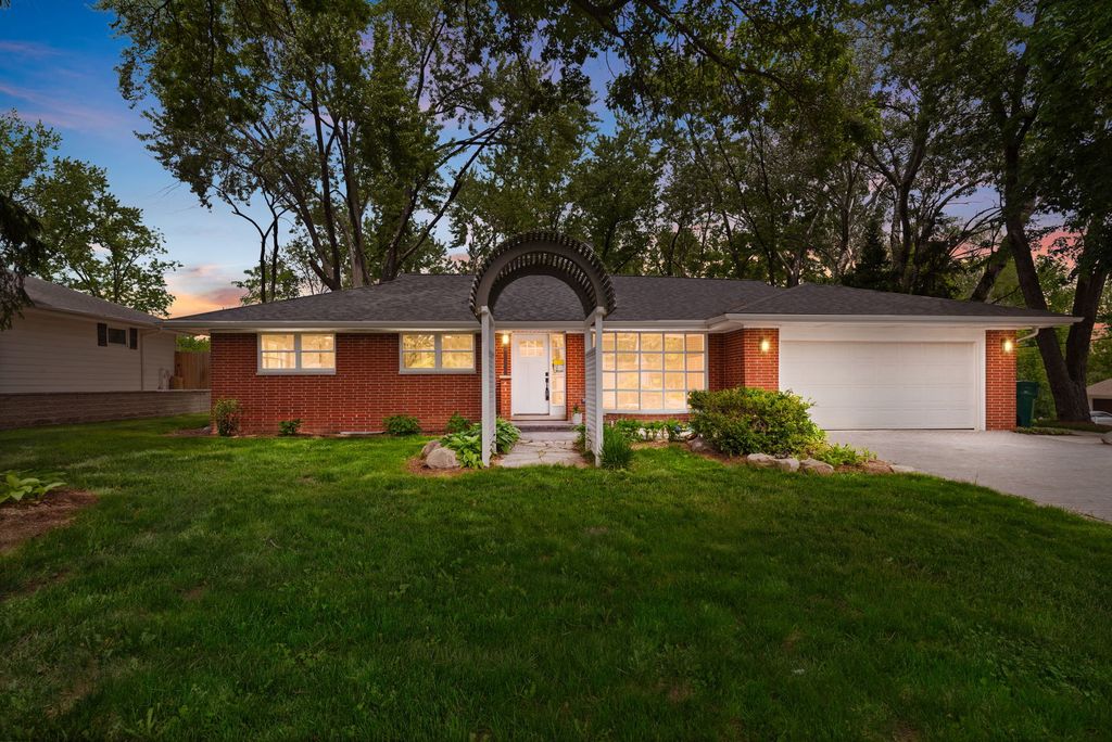 1010 W Elm Street, Palatine, IL 60067