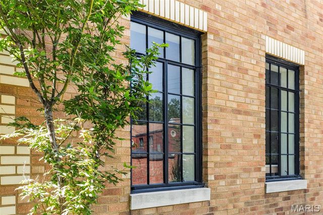 6550 Walsh Street, St Louis, MO 63109