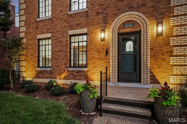 6550 Walsh Street, St Louis, MO 63109