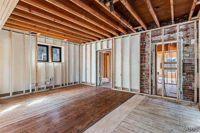 6550 Walsh Street, St Louis, MO 63109