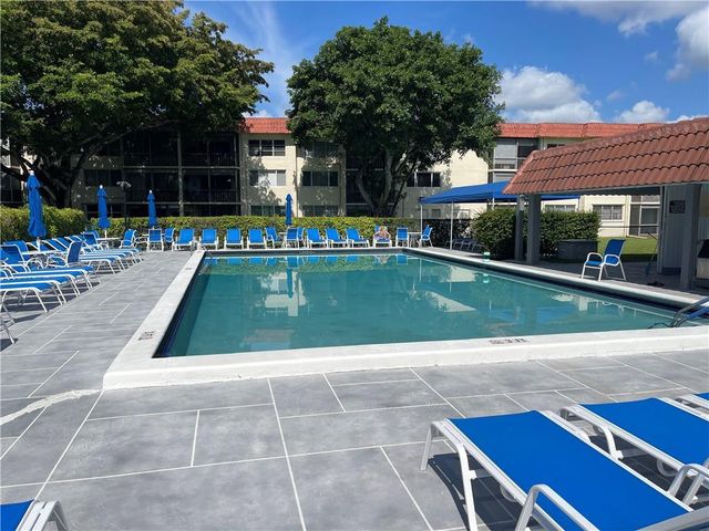 9410 N Hollybrook Lake Drive 310, Pembroke Pines, FL 33025