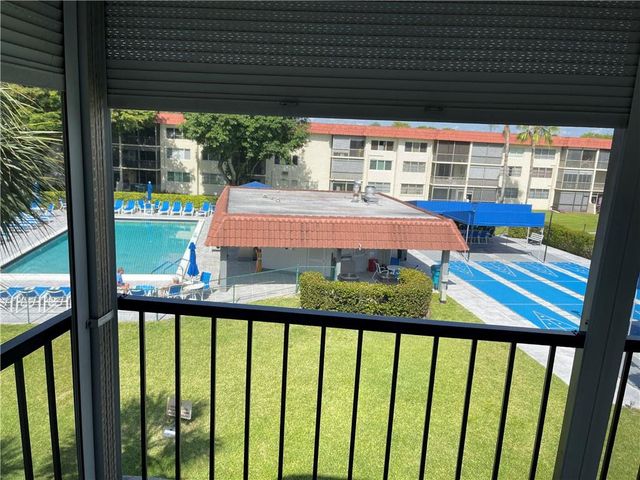 9410 N Hollybrook Lake Drive 310, Pembroke Pines, FL 33025