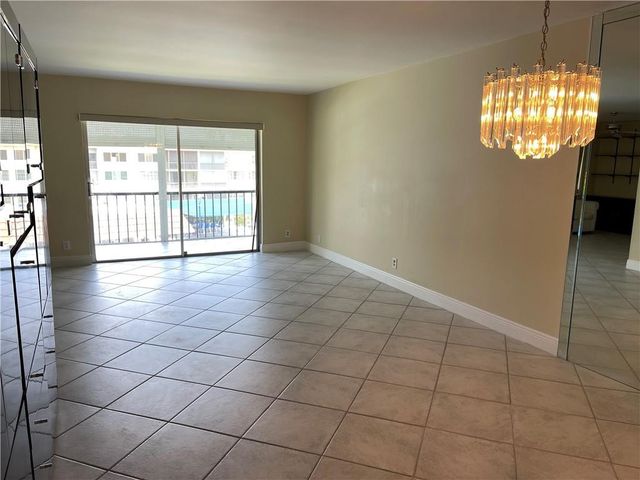 9410 N Hollybrook Lake Drive 310, Pembroke Pines, FL 33025