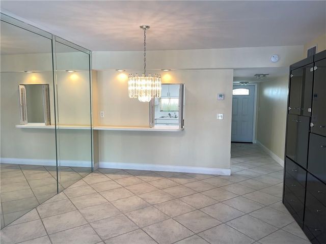 9410 N Hollybrook Lake Drive 310, Pembroke Pines, FL 33025