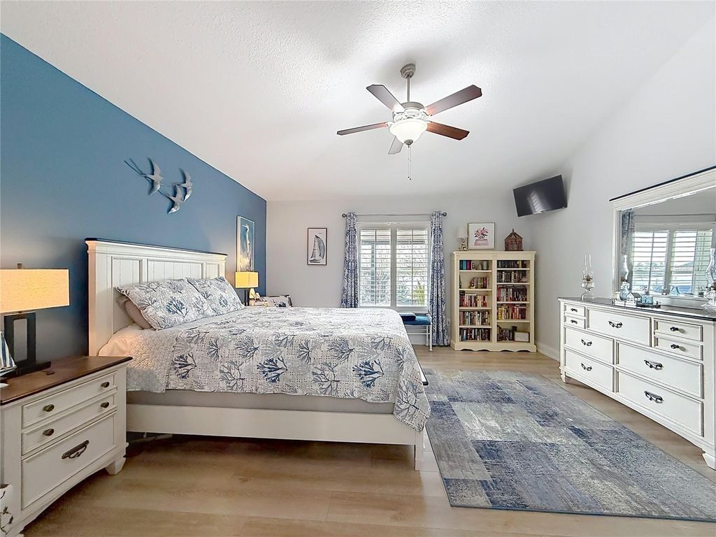 Image 32 of property listing at 9910 SW 55TH AVENUE ROAD, Ocala, FL 34476