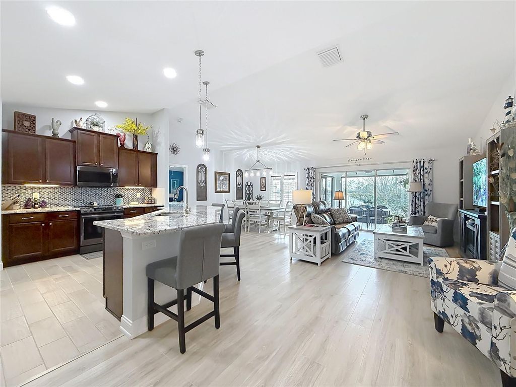 Image 9 of property listing at 9910 SW 55TH AVENUE ROAD, Ocala, FL 34476