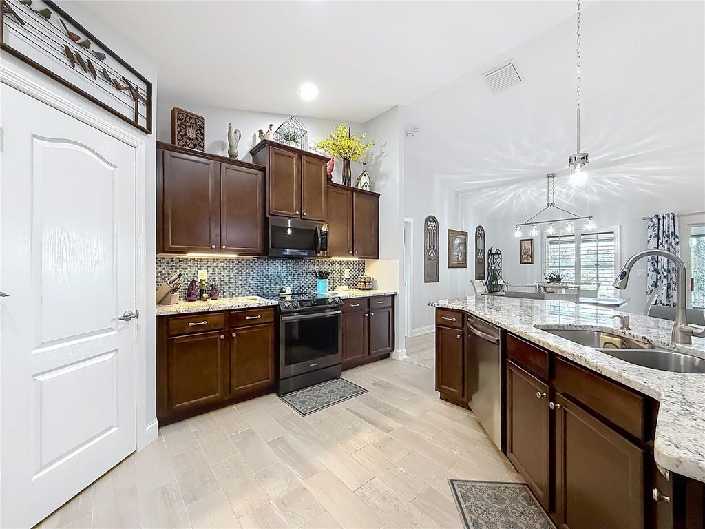 Image 10 of property listing at 9910 SW 55TH AVENUE ROAD, Ocala, FL 34476