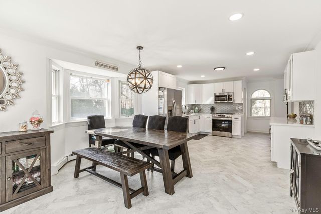 10 Tall Oaks Court, Manorville, NY 11949