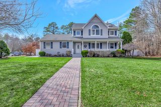 10 Tall Oaks Court, Manorville, NY 11949