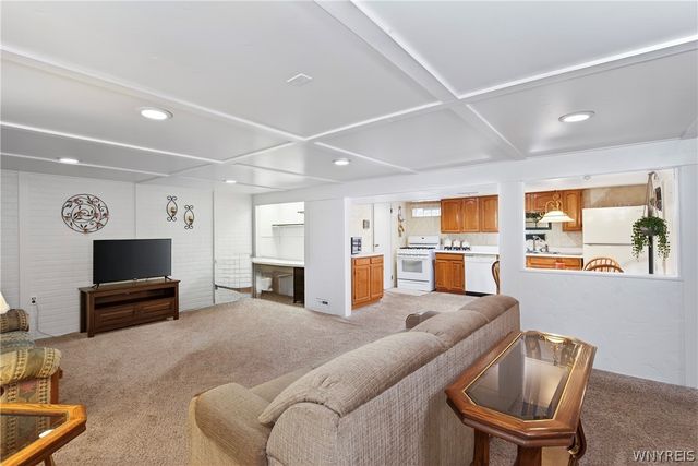 83 Patricia Lane, Cheektowaga, NY 14227