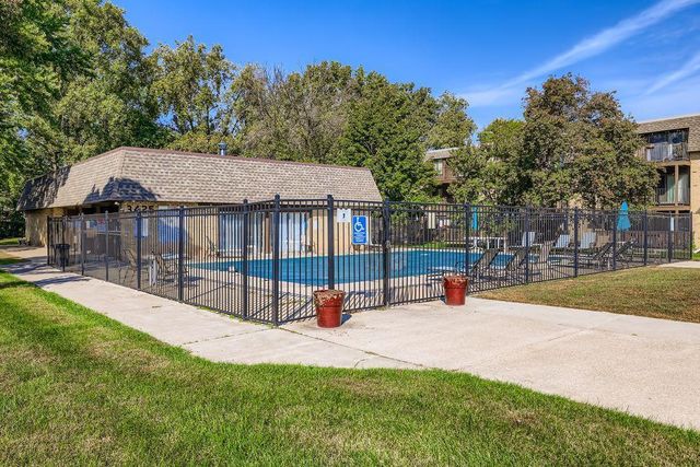 3461 Kent Street 1002, Shoreview, MN 55126