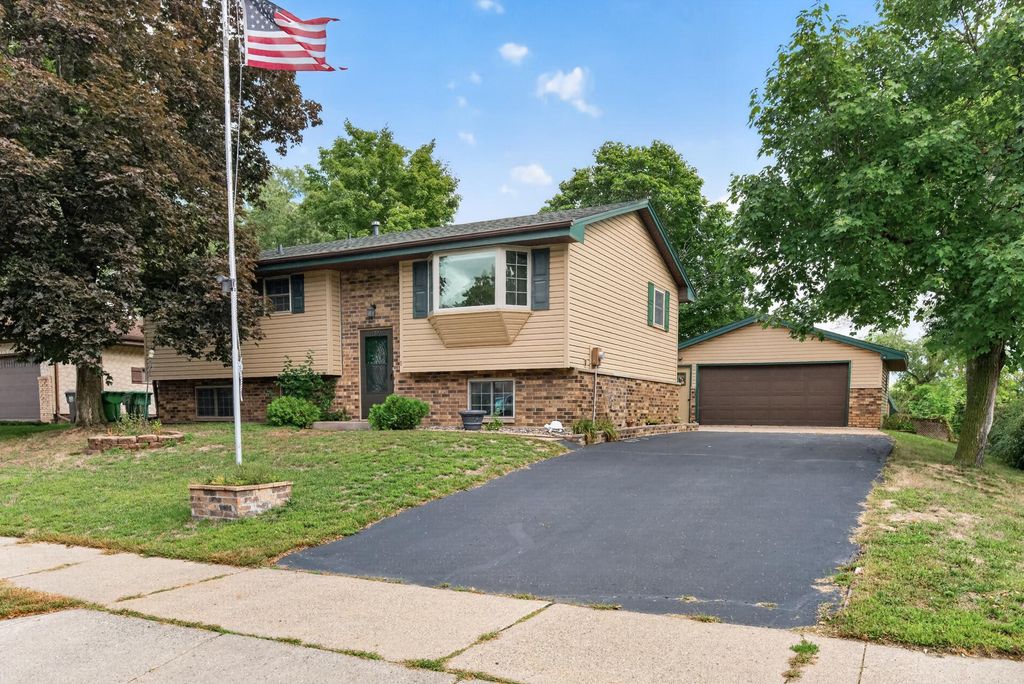802 Charlotte Drive, Anoka, MN 55303 — photo 2