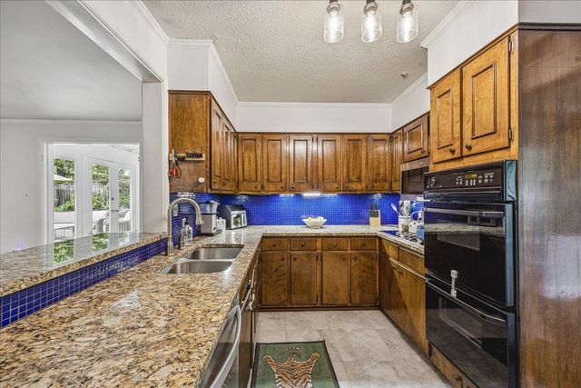 3581 POPLAR AVE, Memphis, TN 38111