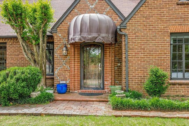 3581 POPLAR AVE, Memphis, TN 38111