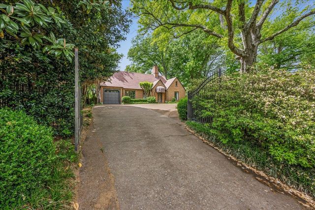 3581 POPLAR AVE, Memphis, TN 38111