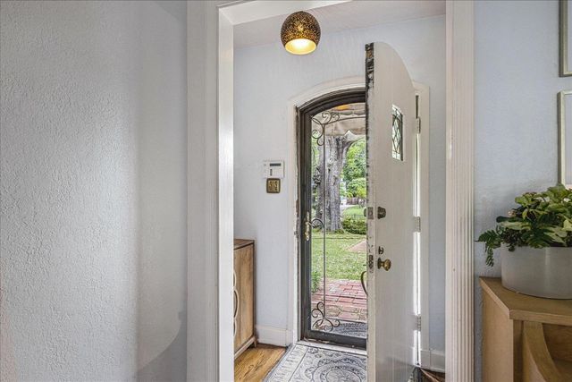 3581 POPLAR AVE, Memphis, TN 38111