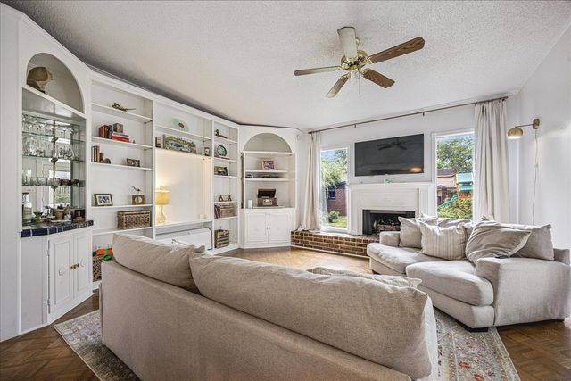 3581 POPLAR AVE, Memphis, TN 38111