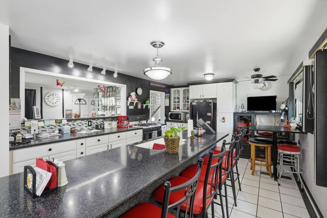 1127 Highland Park Drive, Bettendorf, IA 52722