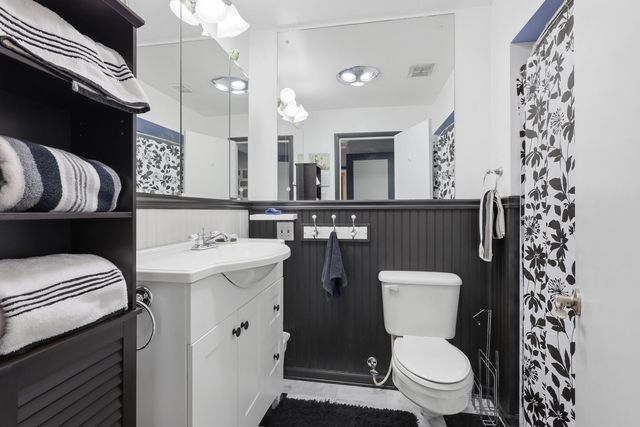 1127 Highland Park Drive, Bettendorf, IA 52722