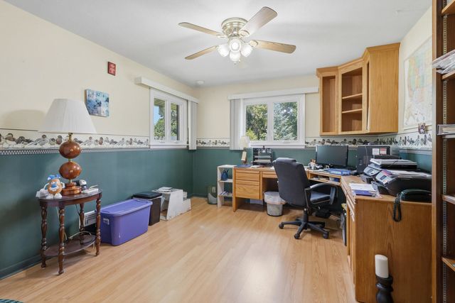 1127 Highland Park Drive, Bettendorf, IA 52722