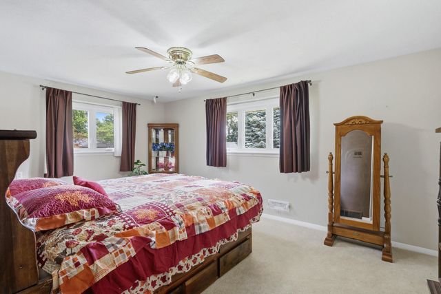 1127 Highland Park Drive, Bettendorf, IA 52722