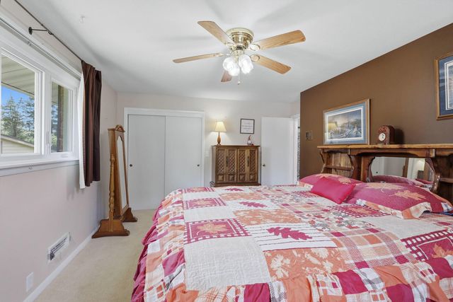 1127 Highland Park Drive, Bettendorf, IA 52722