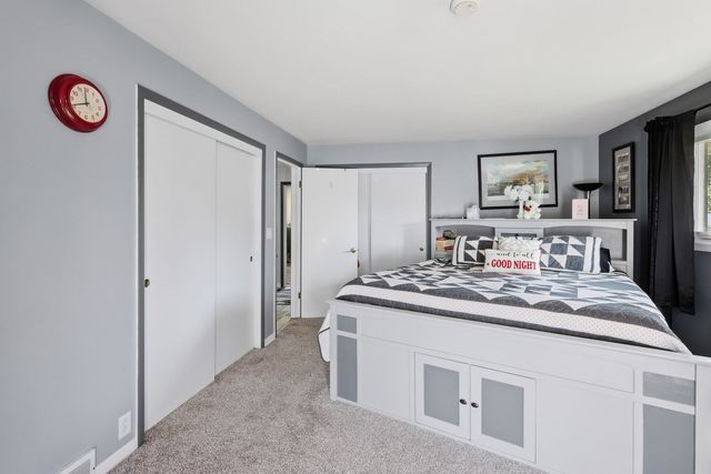 1127 Highland Park Drive, Bettendorf, IA 52722