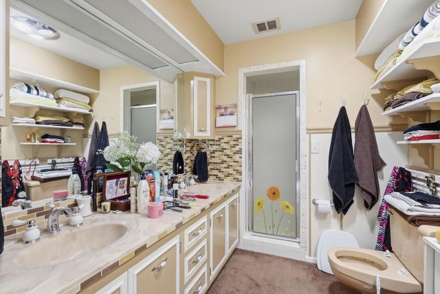 1127 Highland Park Drive, Bettendorf, IA 52722