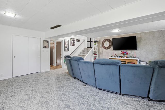 1127 Highland Park Drive, Bettendorf, IA 52722
