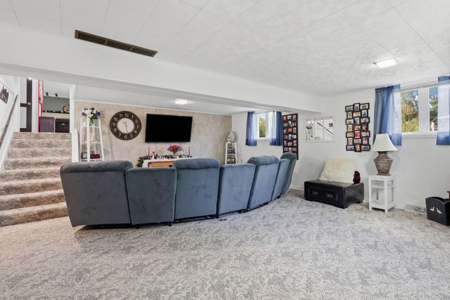 1127 Highland Park Drive, Bettendorf, IA 52722