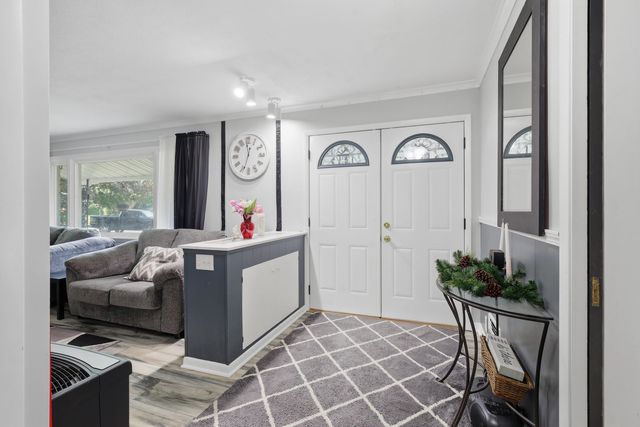 1127 Highland Park Drive, Bettendorf, IA 52722