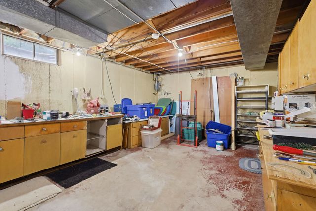 1127 Highland Park Drive, Bettendorf, IA 52722