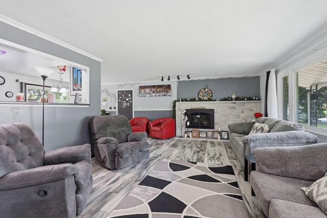 1127 Highland Park Drive, Bettendorf, IA 52722