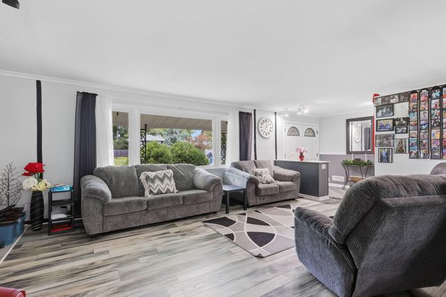1127 Highland Park Drive, Bettendorf, IA 52722