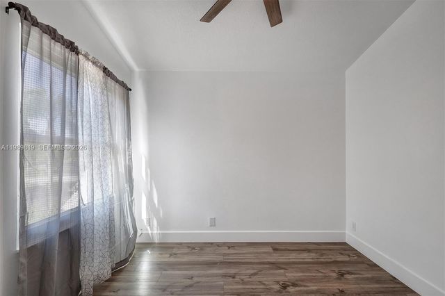 104 Wedgewood Lks S, Green Acres, FL 33463