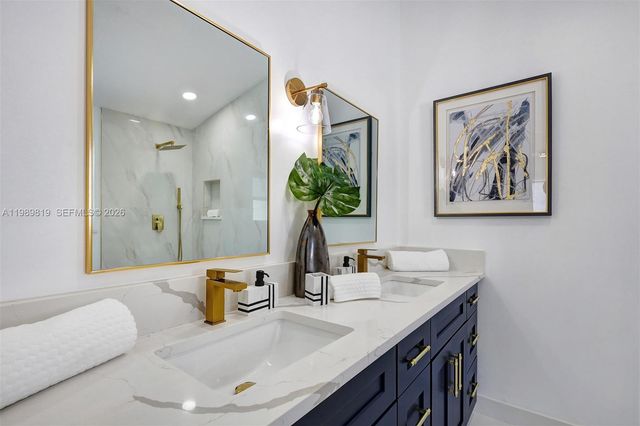 104 Wedgewood Lks S, Green Acres, FL 33463