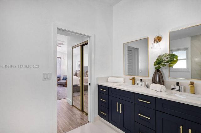 104 Wedgewood Lks S, Green Acres, FL 33463