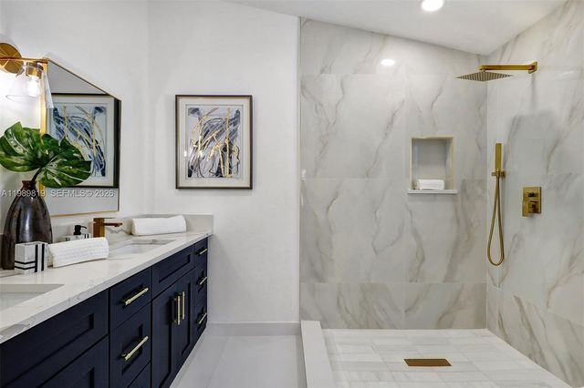 104 Wedgewood Lks S, Green Acres, FL 33463