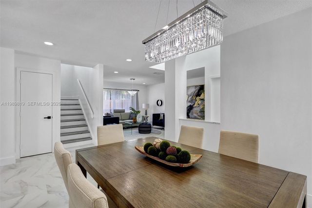 104 Wedgewood Lks S, Green Acres, FL 33463