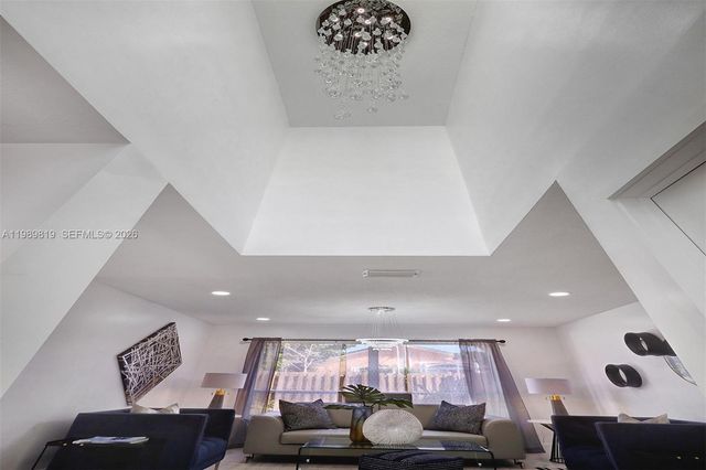 104 Wedgewood Lks S, Green Acres, FL 33463