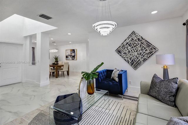 104 Wedgewood Lks S, Green Acres, FL 33463