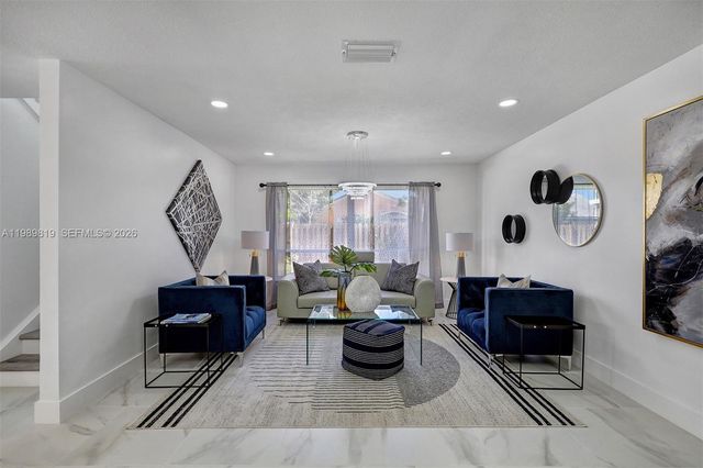 104 Wedgewood Lks S, Green Acres, FL 33463