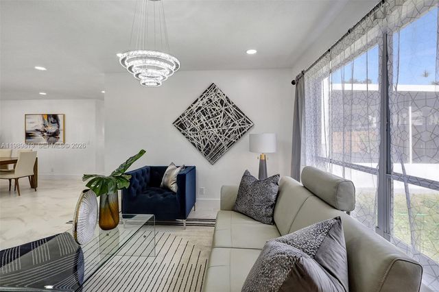 104 Wedgewood Lks S, Green Acres, FL 33463