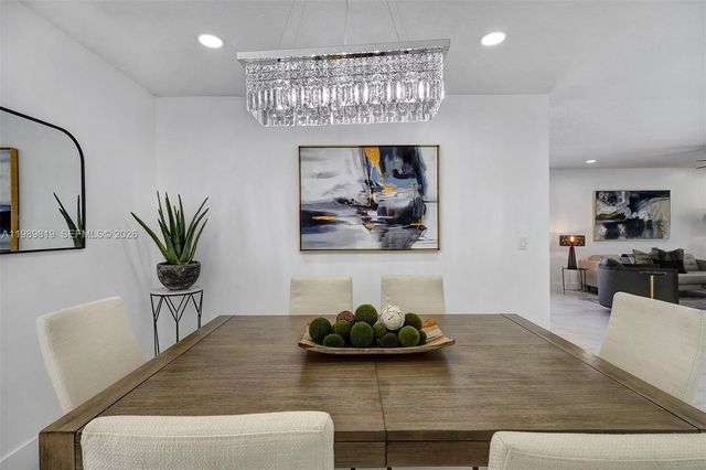 104 Wedgewood Lks S, Green Acres, FL 33463