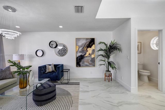 104 Wedgewood Lks S, Green Acres, FL 33463