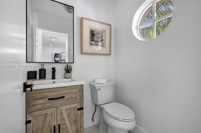 104 Wedgewood Lks S, Green Acres, FL 33463