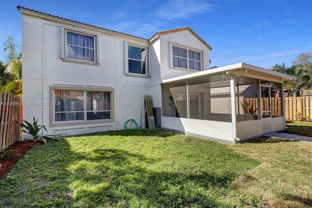 104 Wedgewood Lks S, Green Acres, FL 33463